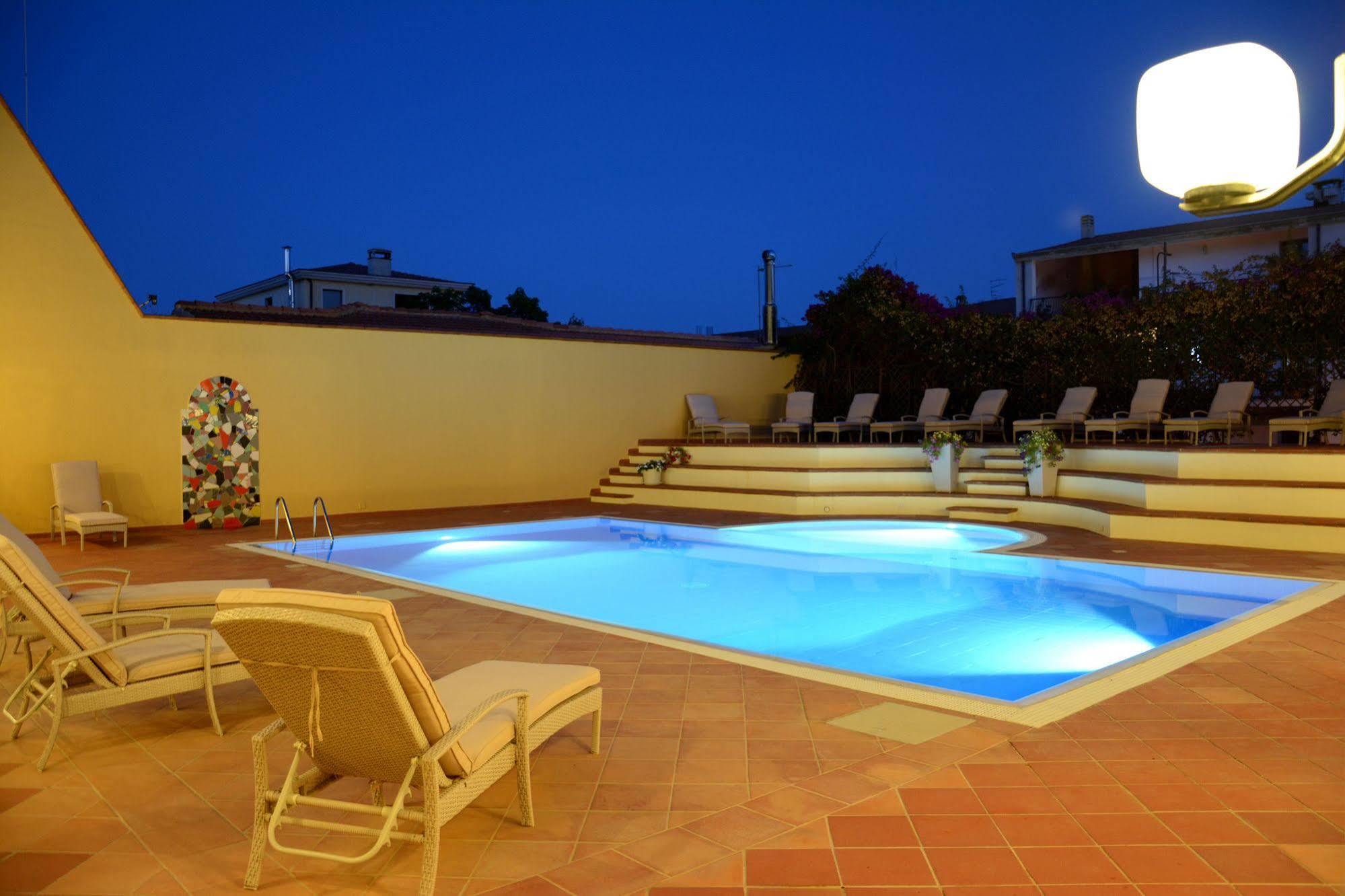 Hotel Orri Tortolì Kültér fotó